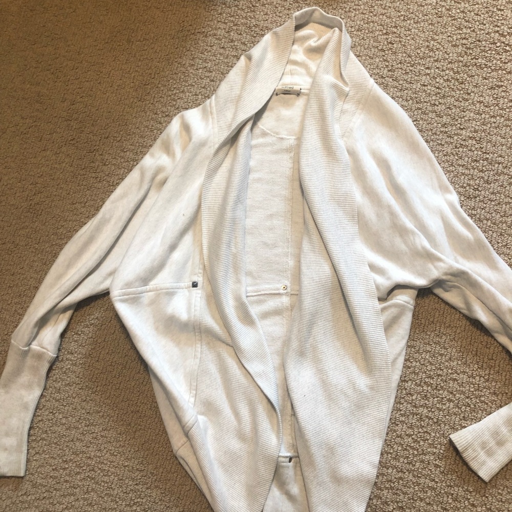 Aritzia Wilfred cardigan